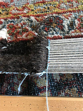 Tapis en cours de restauration, base du tapis réparée